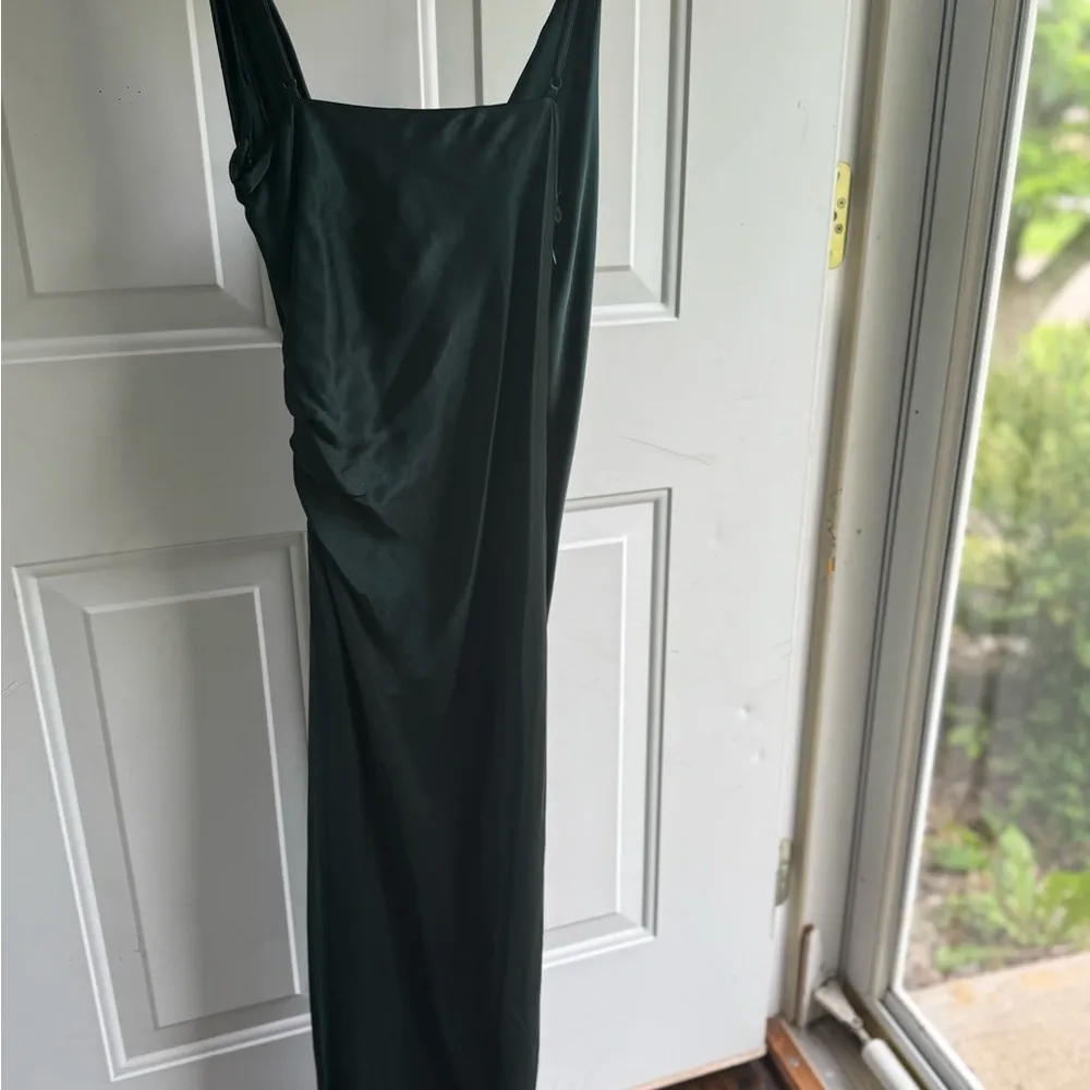 Zara Emerald Satin Gown - Image 5