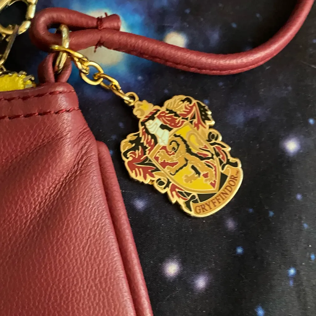 Universal Harry Potter Wizarding World Gryffindor Wristlet Burgundy Red W/ Charm - Image 3