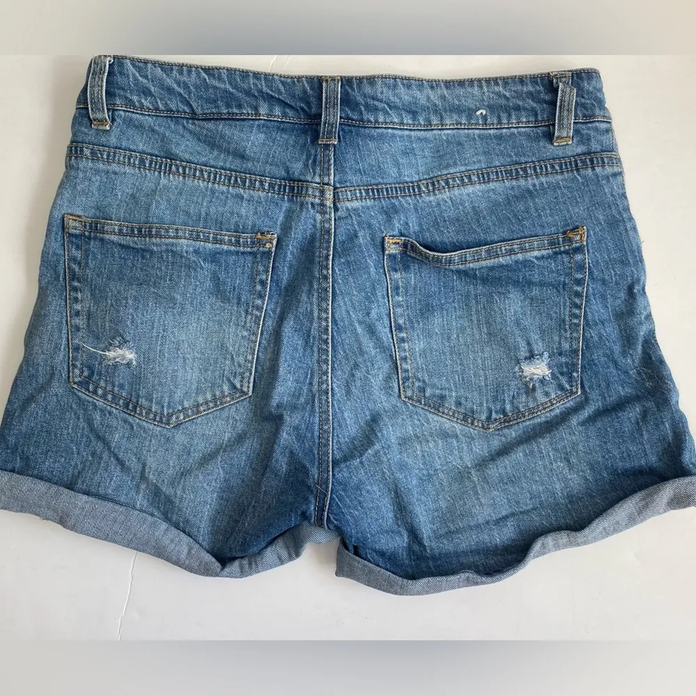 Women's Distressed Blue Shorts Size 8 - Image 4