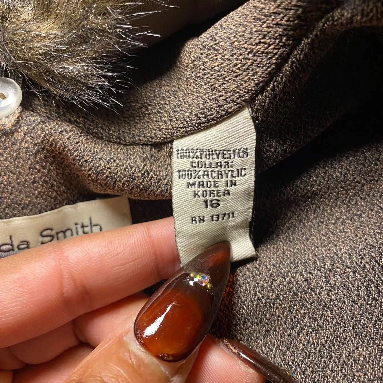 Amanda Smith Dress Brown Vintage Blazer with Faux Fur Collar and Button Closure - Image 4