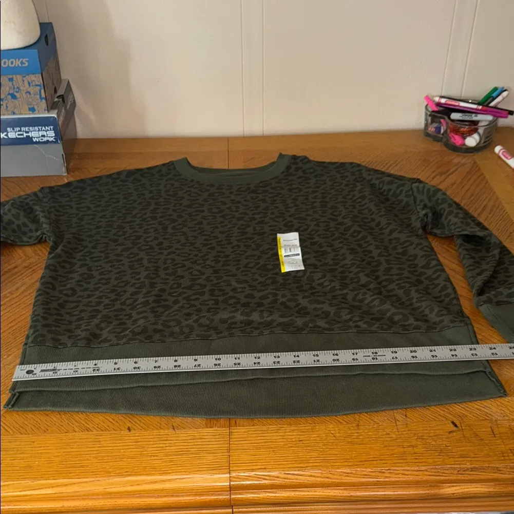 Time and Tru Green Crew Neck Sweater Timeless Knit Design Size undefined - Image 9