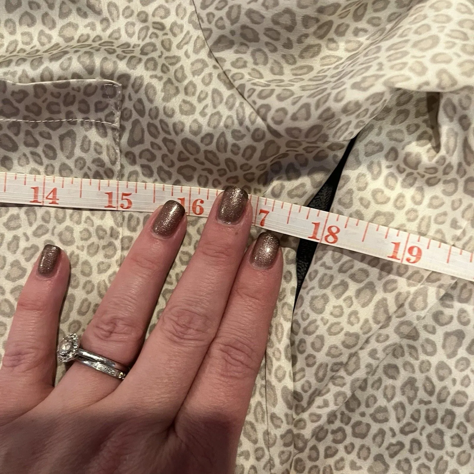 BAREFOOT DREAMS Washed Satin Pants And Top PJ Set Small - Animal Print - Image 12