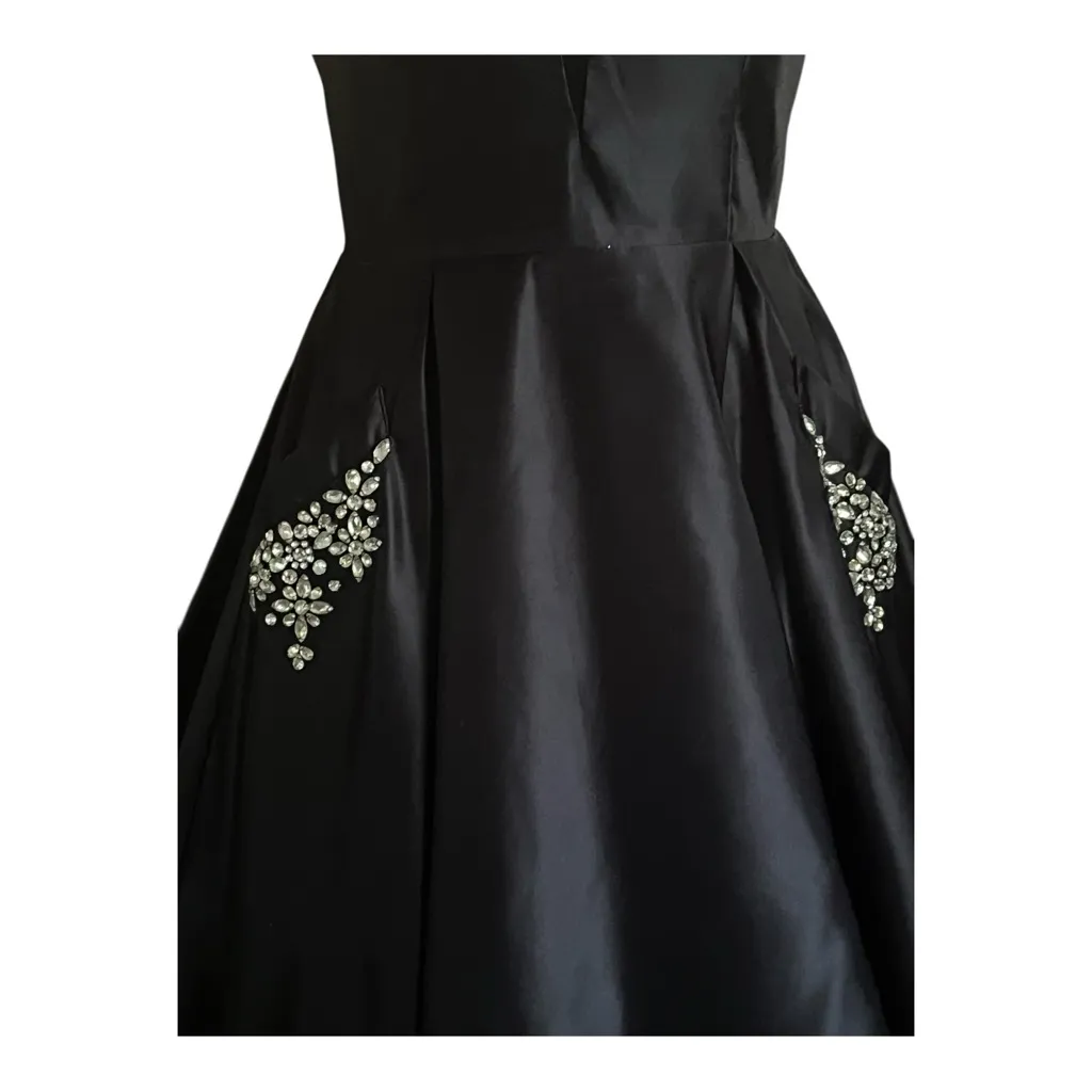 CLARISSE Black V Neck Satin look Rhinestone pockets and lace up back. Size 8 - Image 6