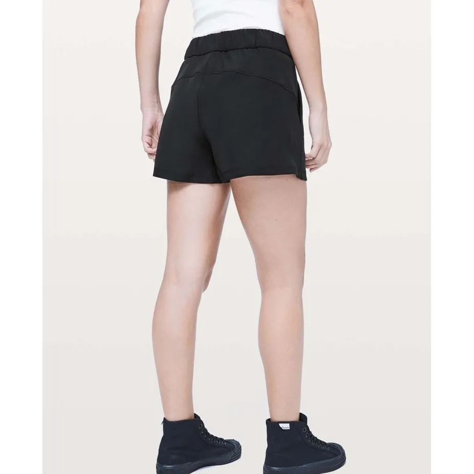 Lululemon On The‎ Fly Short *Woven *2.5 
Size 8 - Image 7