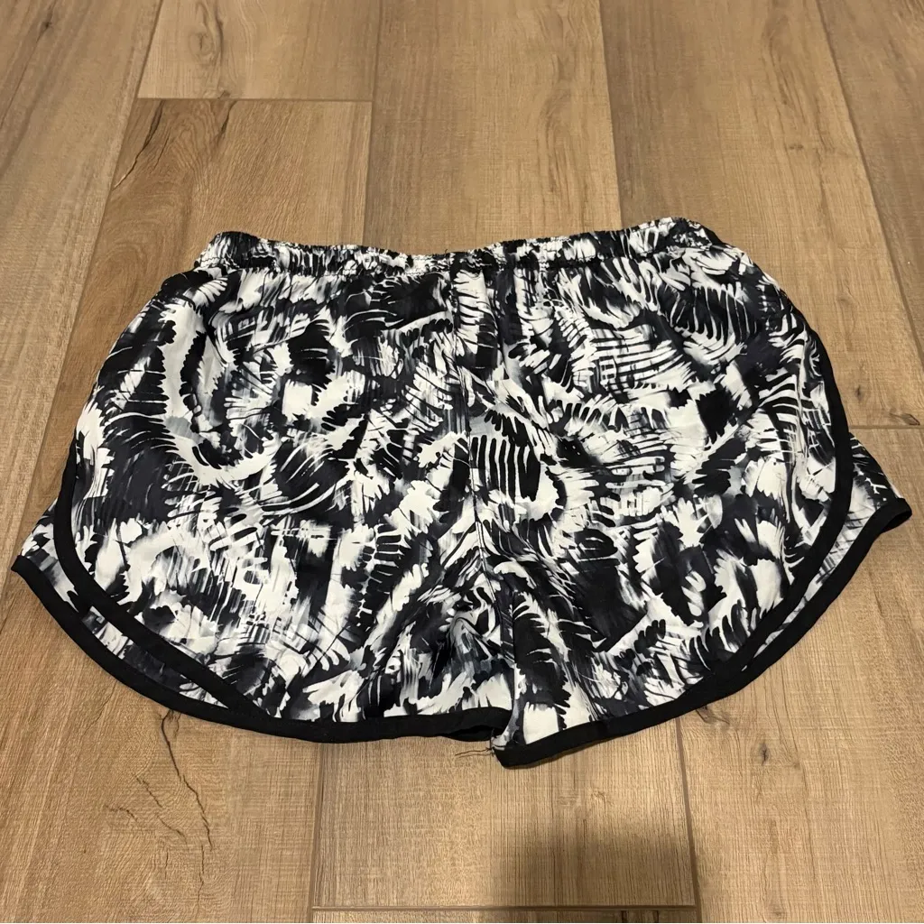 Calvin Klein Performance Short Printed tie dye Short white Black size small - Image 8