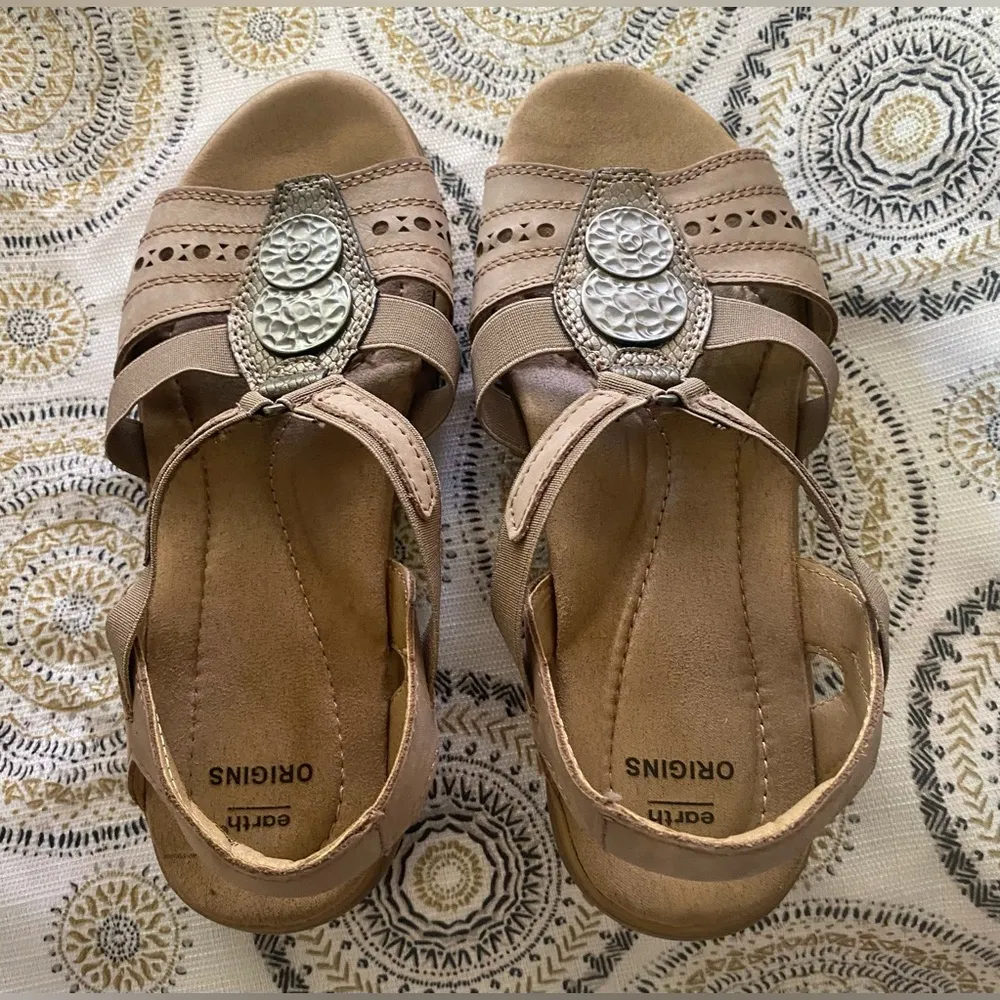 Earth Origins Stella Sasha Sandals Womens Size 8 M Beige Leather Strappy Shoes - Image 4