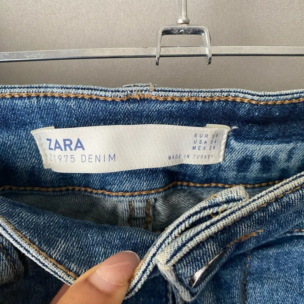 Zara sz 4  blue‎  Z1975 distressed jeans - Image 4