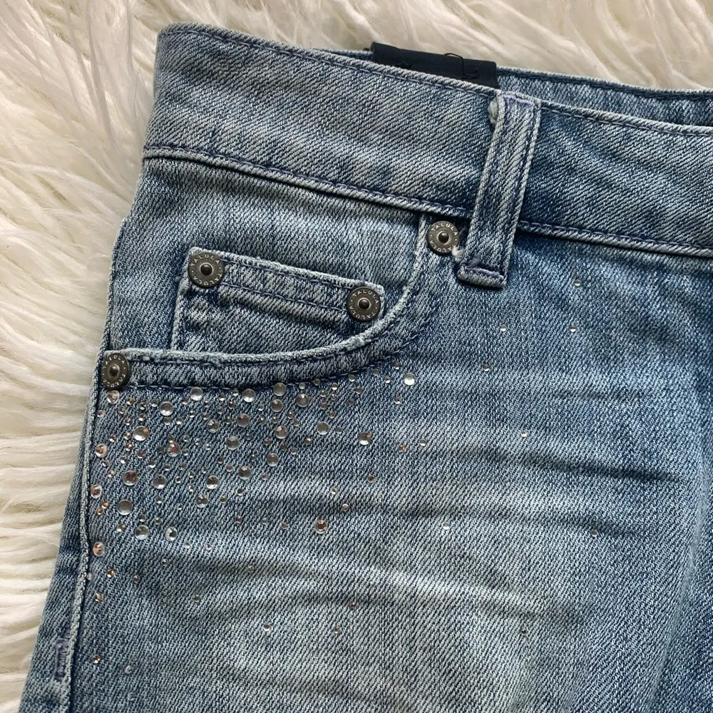 Talula NWT  raw hem shorts sz 24 blue sparkle studs - Image 5