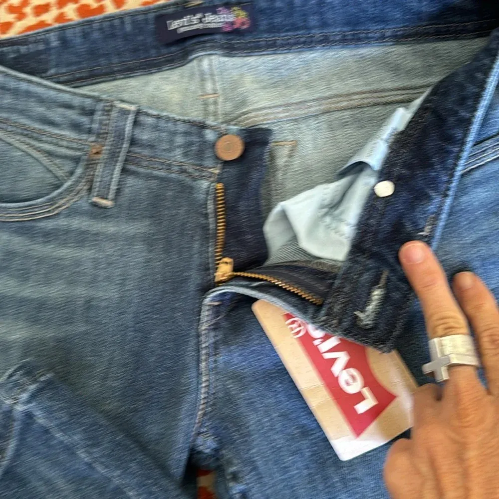 Levi’s flare ultra low rose stretch floral pocket size 5 M NWT rare find - Image 5