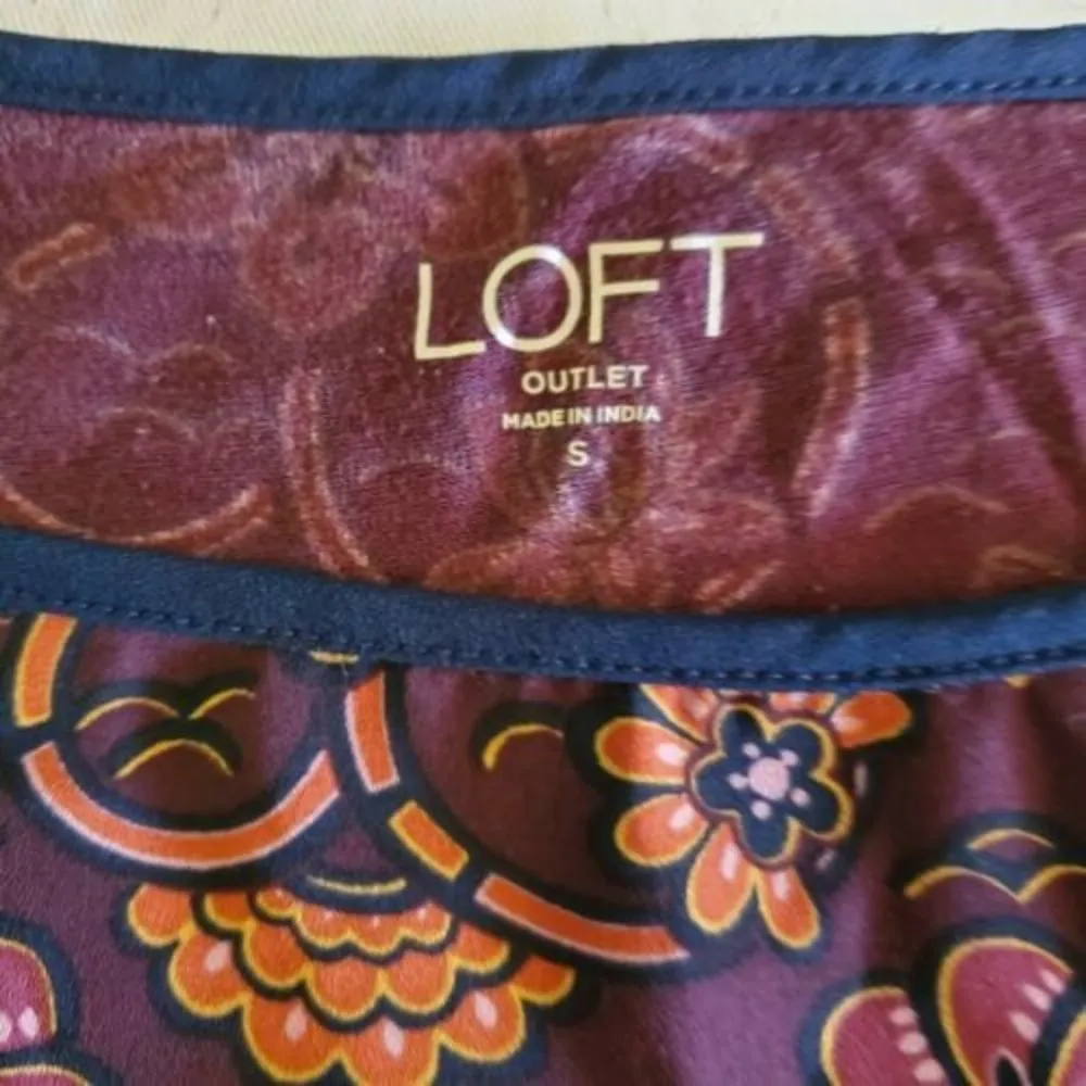 𝅺Ann Taylor Loft vintage Womens Small Blouse Burgundy Floral Bell Sleeve Top - Image 4