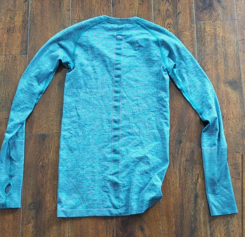 Lululemon Blue Long Sleeve Swiftly Tech Size 2  - Image 2