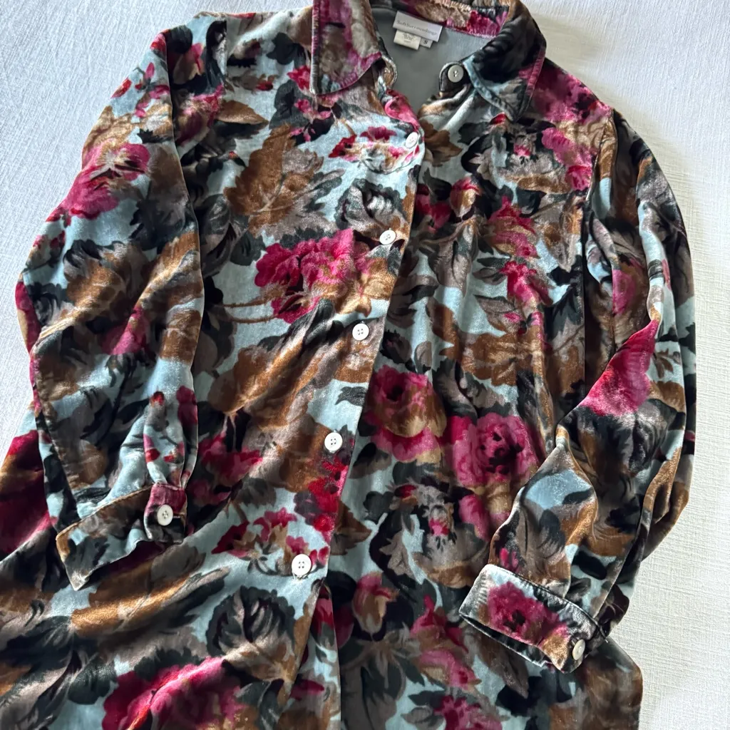 Soft Surroundings Silk Velvet Floral Button Down Blouse - Small - Image 6