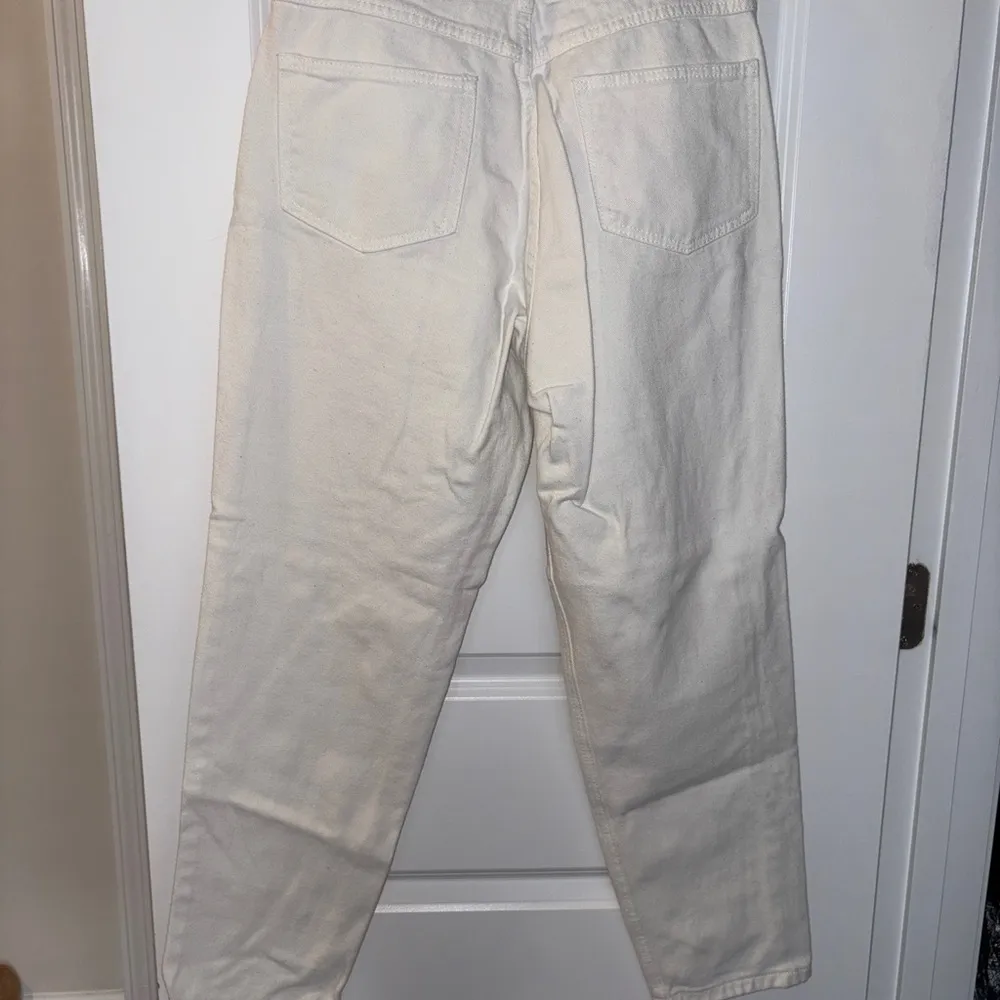 White Straight Leg Riot Jeans with Distressed Details in Right Leg Size: 8R Size 8 - Image 3