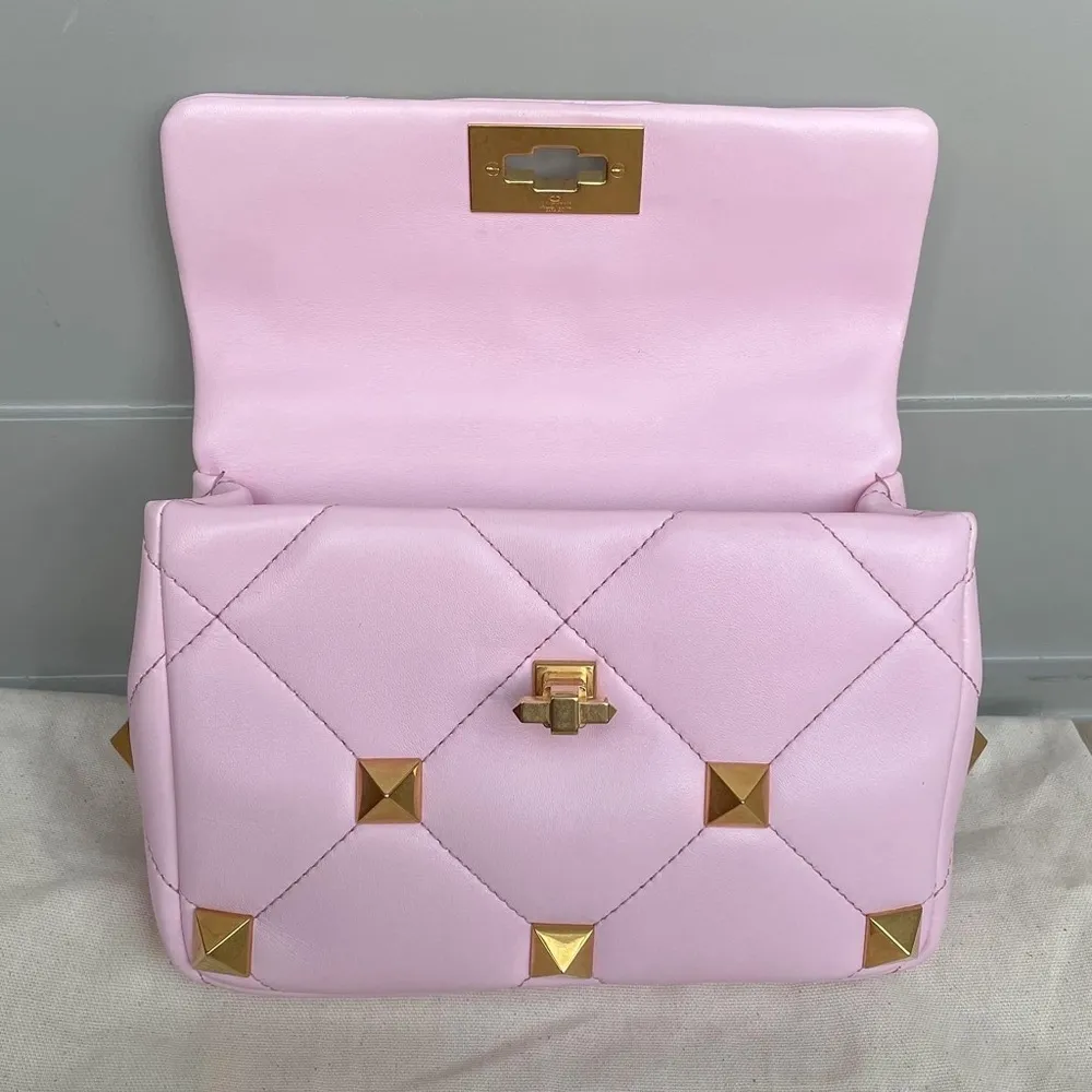 Valentino Garavani Roman Stud Medium Quilted Chain Shoulder Bag - Image 9