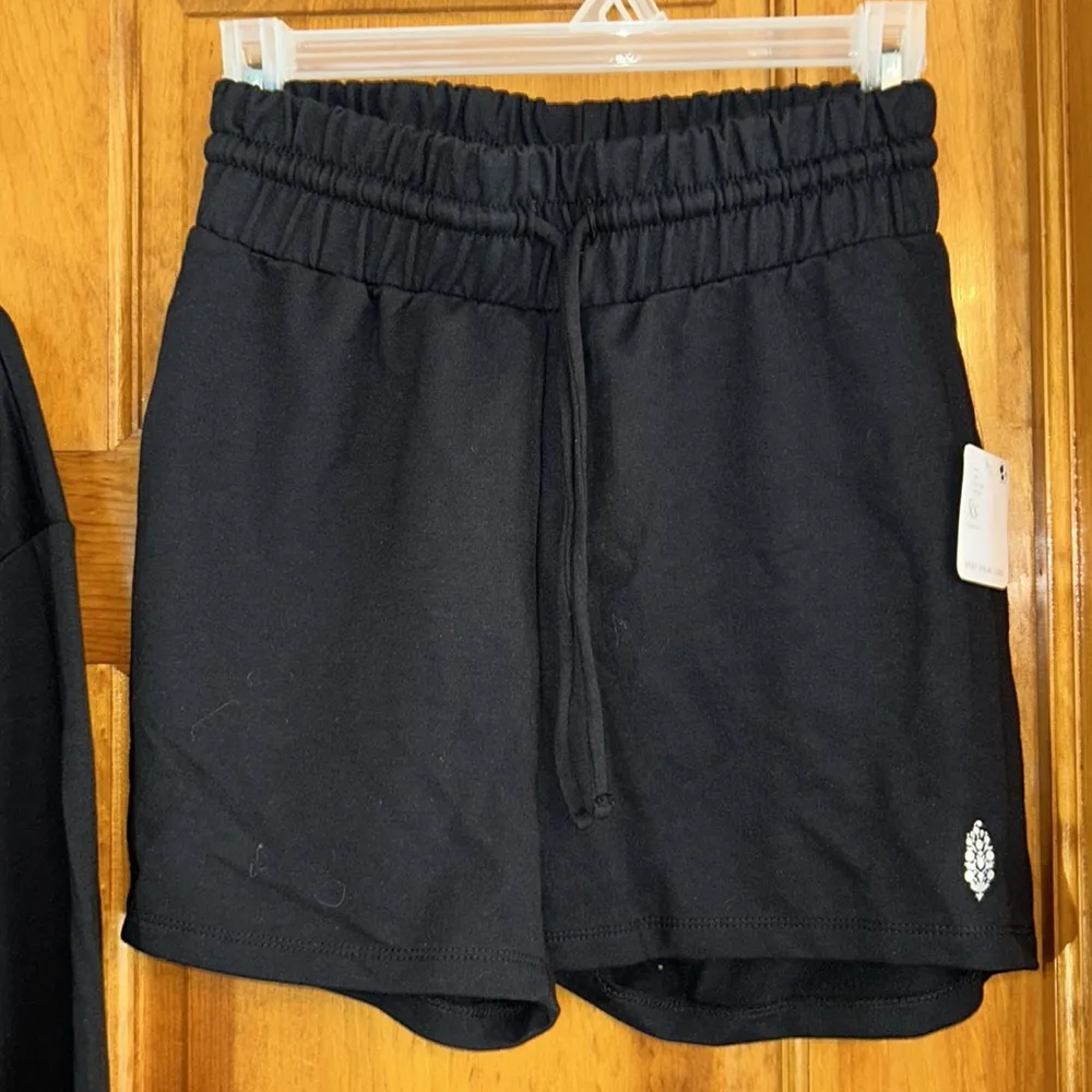 Free People Movement Women’s Shorts and cropped top set Size XS-NWTS - Image 2