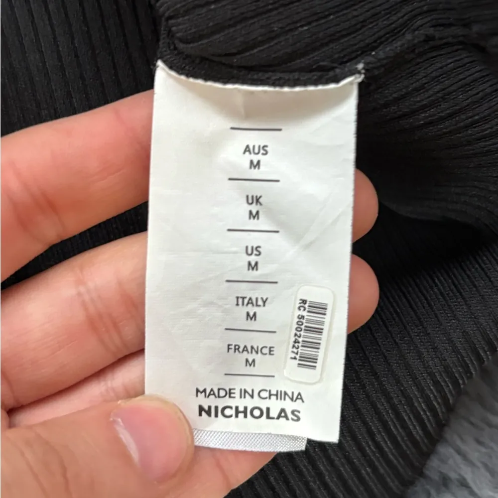 NICHOLAS black rib knit v neck gold chain detail cropped long sleeve top Medium - Image 9