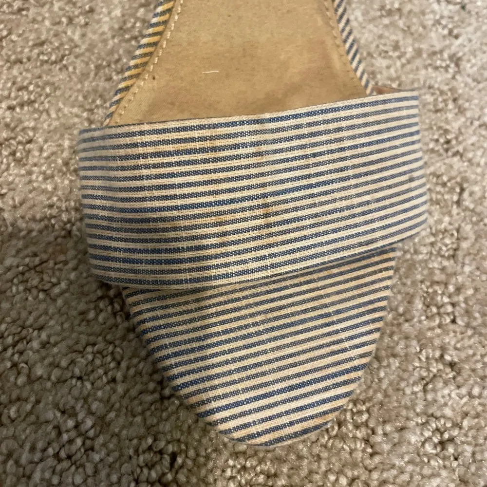 Old Navy Chambray Stripe Block Heel Ankle Strap Sandals - Image 9