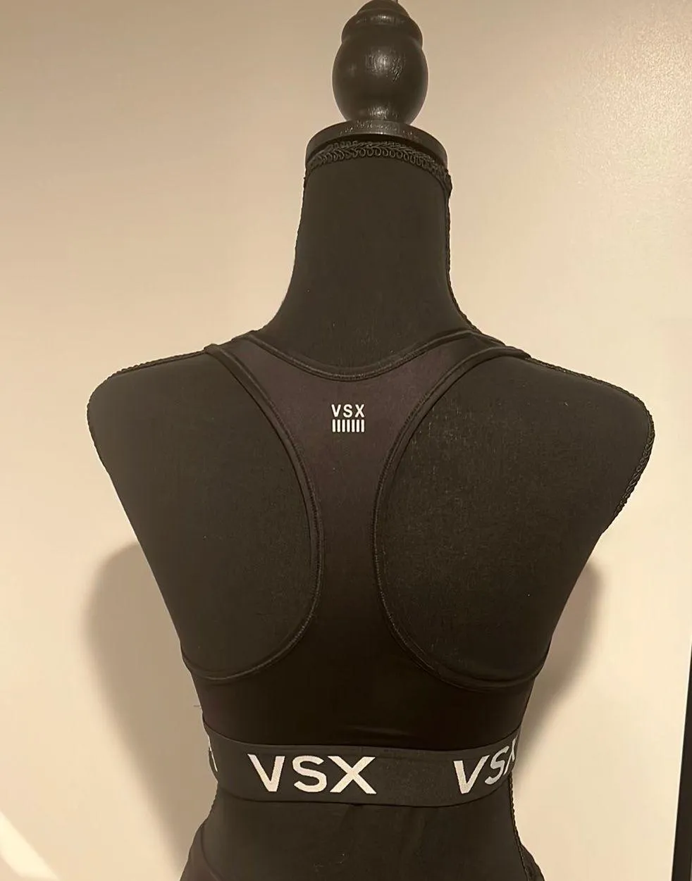 Vsx Sport Bra Size M  Victoria’s Secret - Image 4