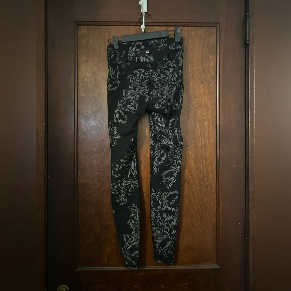 Athleta rainier Reflective Tight Alina Bloom Black XXS - Image 4