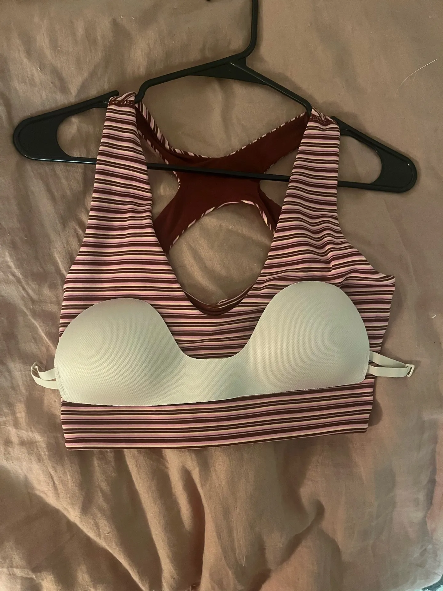 Bend This Scoop & Cross Bra Lululemon S/M - Image 4