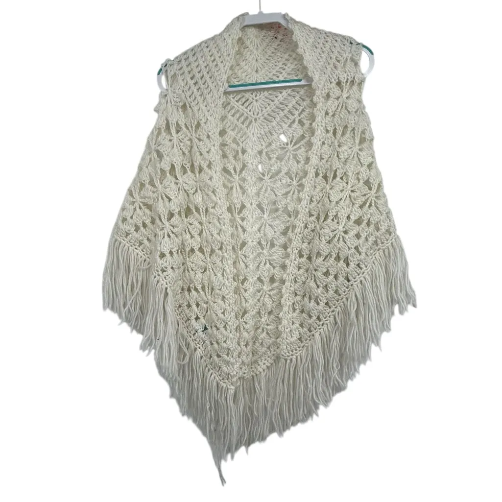 Vintage 1970s Hand Crochet Fringe Shawl Cream Boho Hippie Festival Wrap Japan White Size undefined - Image 3