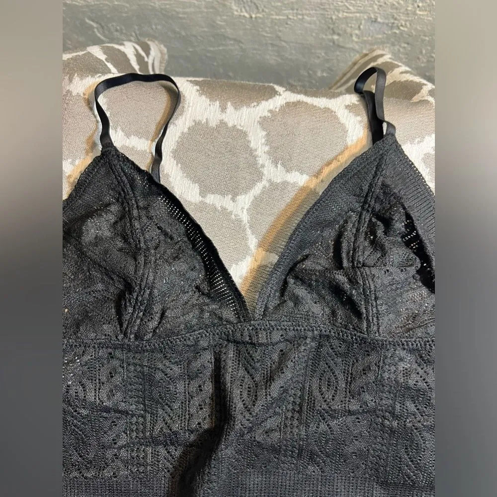 Aerie bralette in all black, size medium and stunning bralette in all black - Image 3