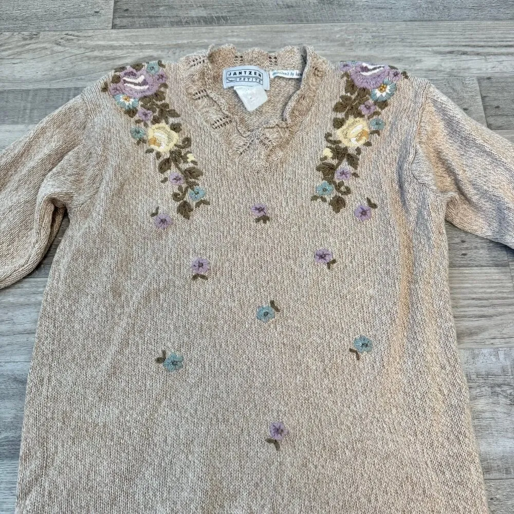 Jantzen vintage floral embroidered sweater scallop hem medium cottagecore H35 - Image 2