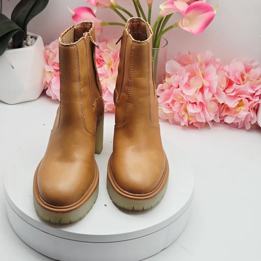 Oasis Society Anatasia Tan Boots Women's Sz 6 Faux Leather Lug Heeled Ankle - Image 10