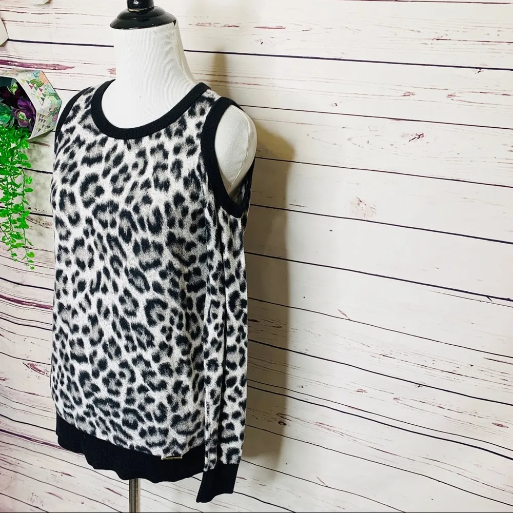 Michael Kors Cold Shoulder Black & White Cheetah Animal Print Sweater Top Small - Image 4