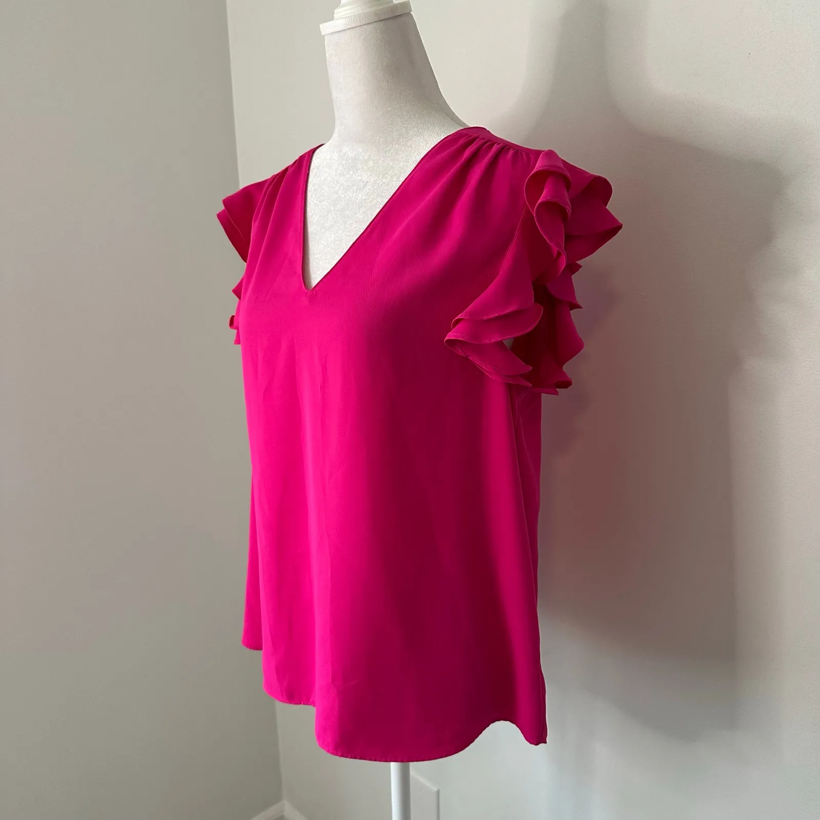 Amanda Uprichard hot pink flutter sleeve v-neck top size M - Image 3