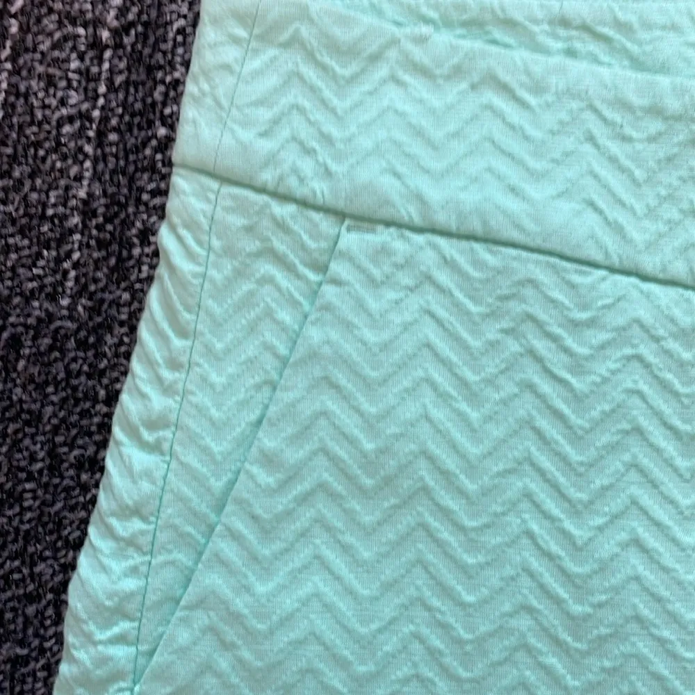 Crown and Ivy Petite scalloped hem shorts - Image 3