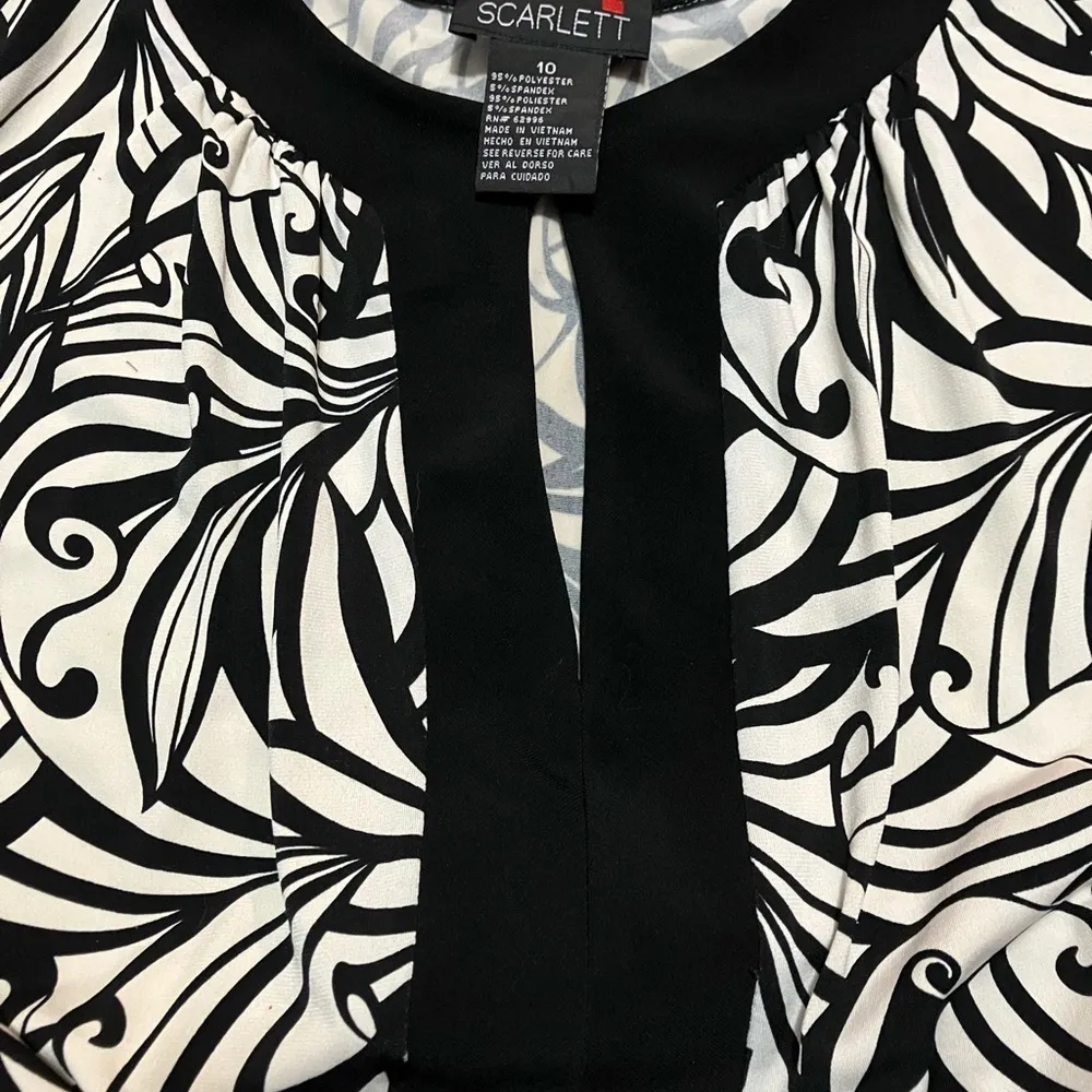 Chic Black and White Patterned Dress - Image 4