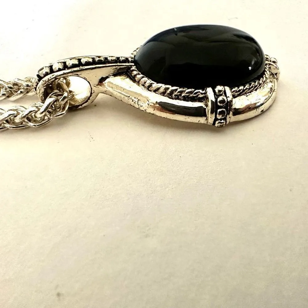 Kenneth Cole blue and silver tone pendant necklace - Image 10