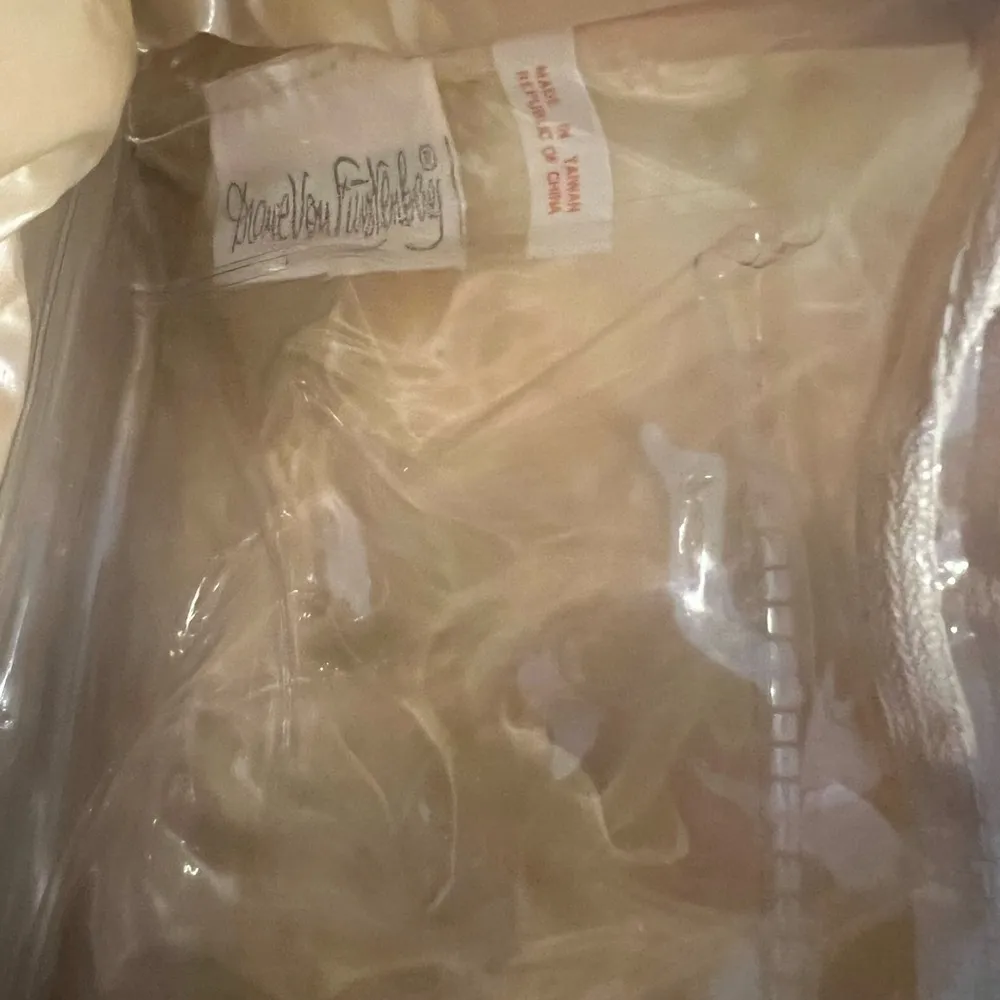 New Diane Von Furstenberg Vintage Makeup Bag Peach Floral - Image 9