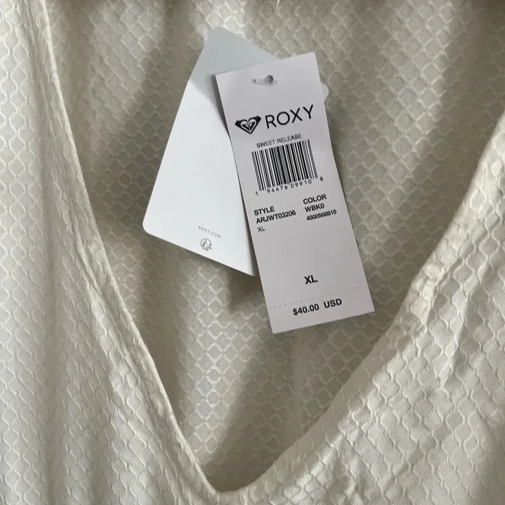 ROXY Ivory Textured Cropped Top Short Sleeve V Neck Peplum hem Size XL - Image 6