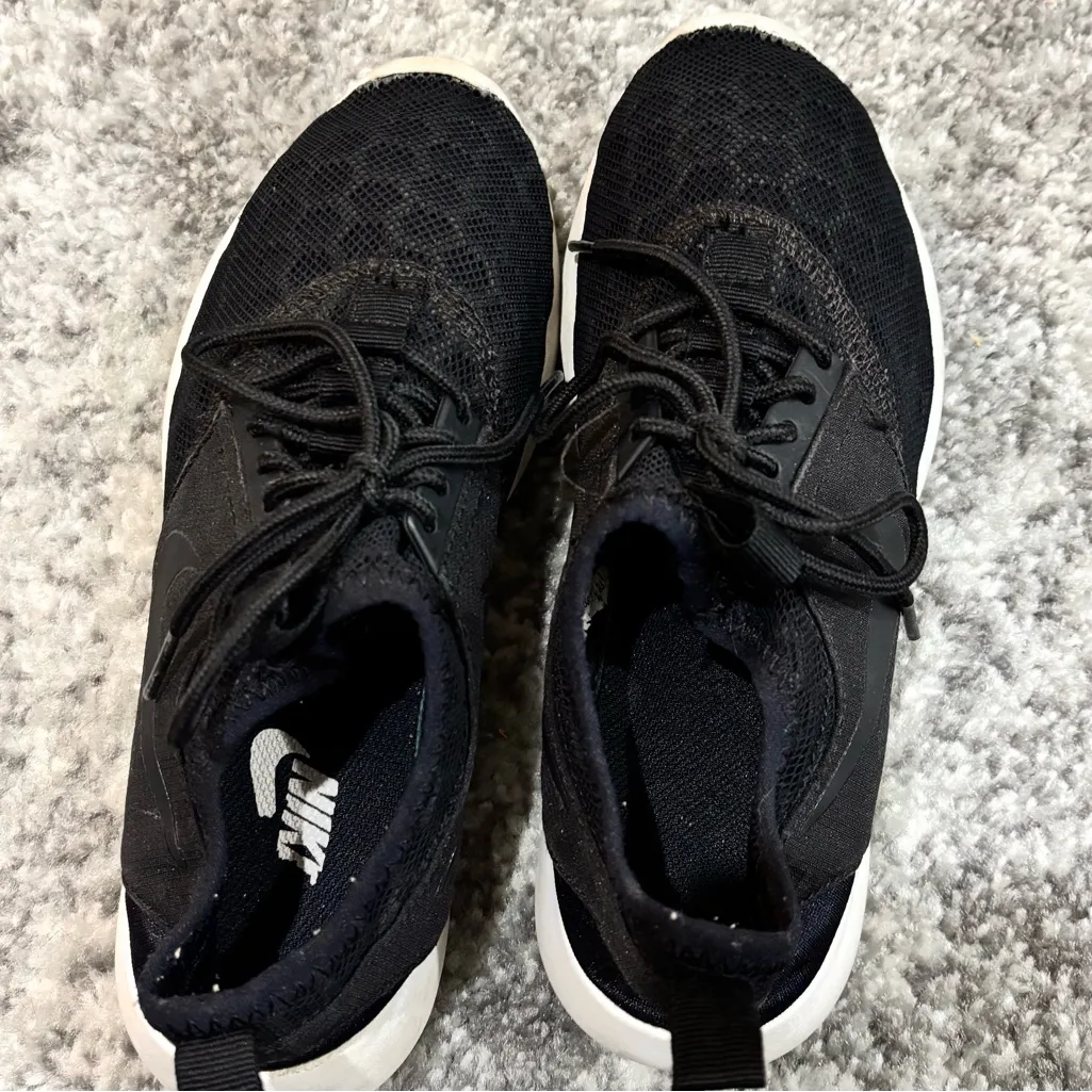 Nike Juvenate Black/White Lace Up Sneakers - Image 3