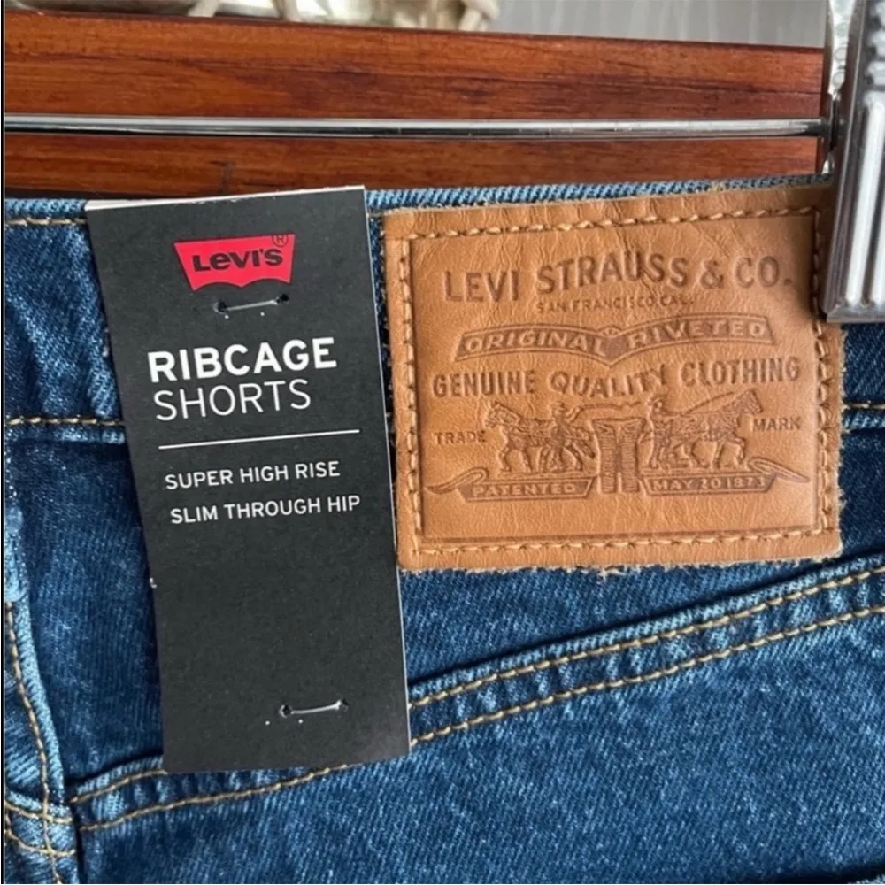Levi’s Ribcage Short High Rise Distressed Ripped Denim Jean Short Size 25 - Image 8