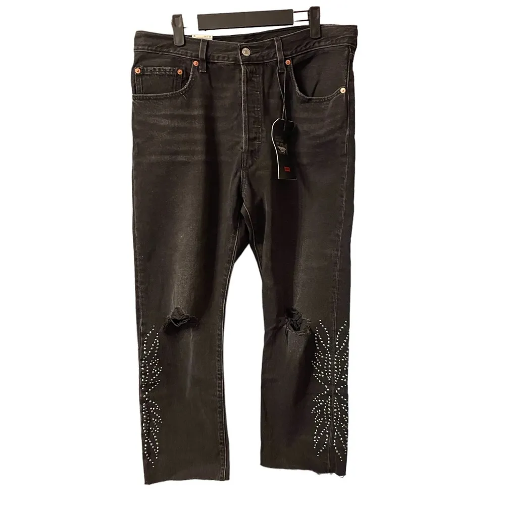 Levi's NWT  501 STUDDED CROPPED JEANS - Image 4
