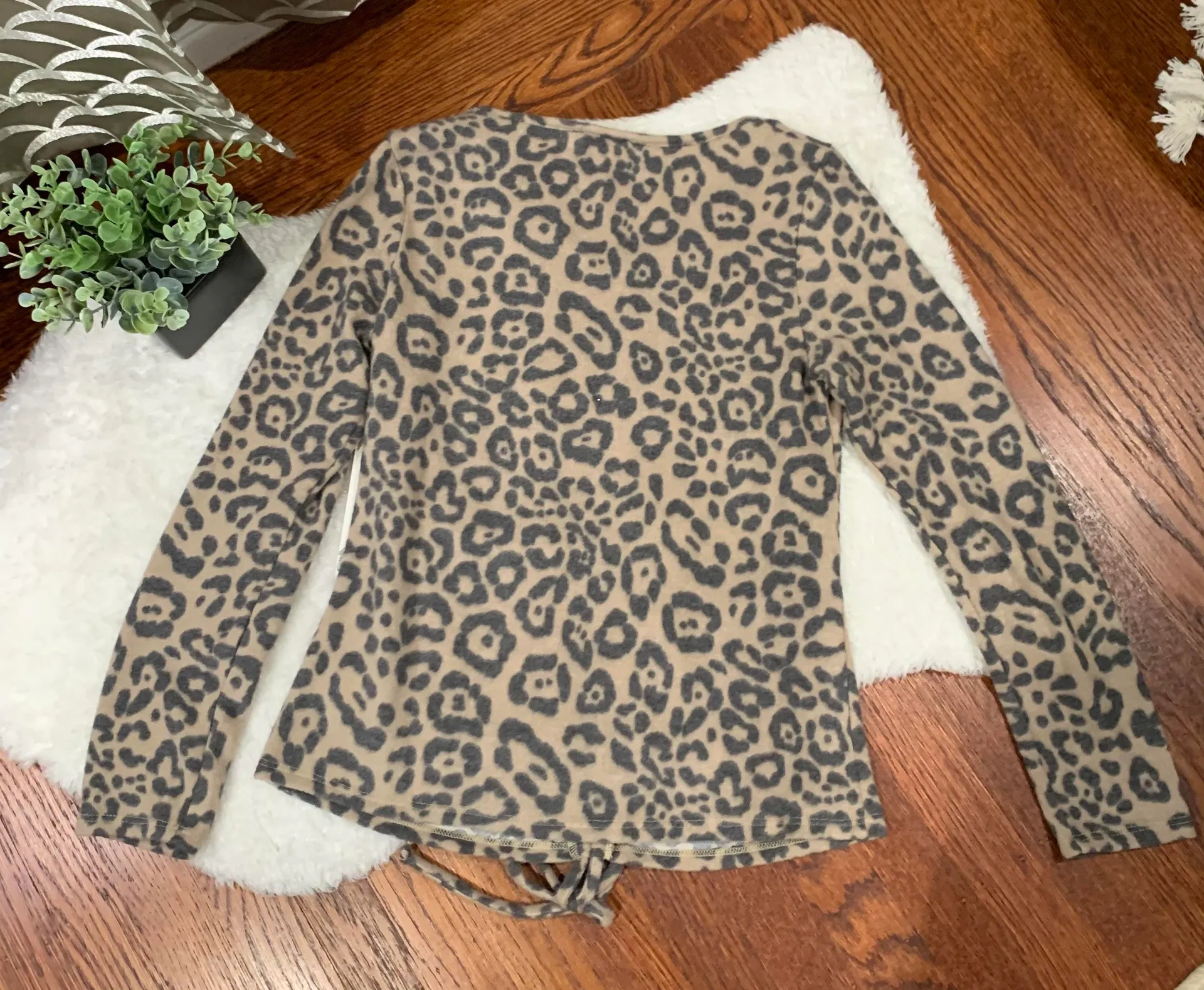 Leopard Print V Neck Long Sleeve Plush Cinched Top Brown Size M - Image 2
