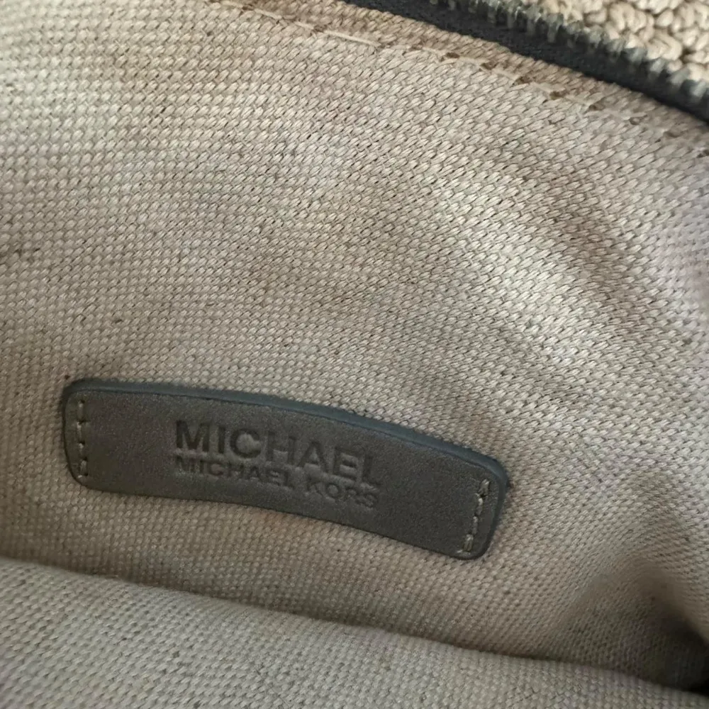 ✰ vintage michael kors gray mini handbag ✰ - Image 4