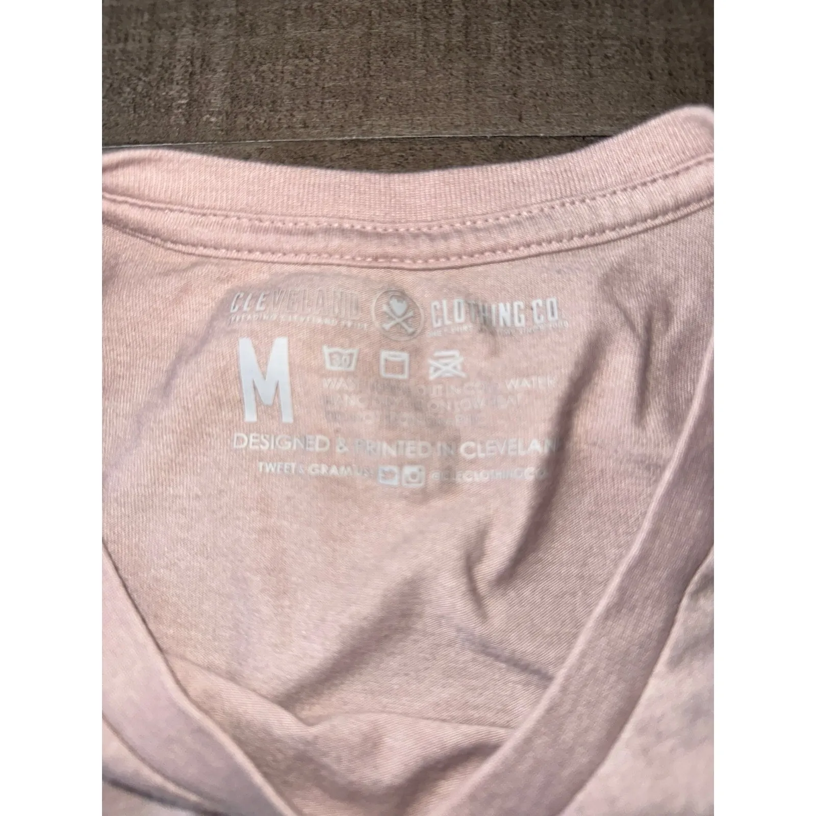 Cleveland Clothing Co Women's "Cleveland w/ peace sign" light‎ pink Tee Size M Size M - Image 3