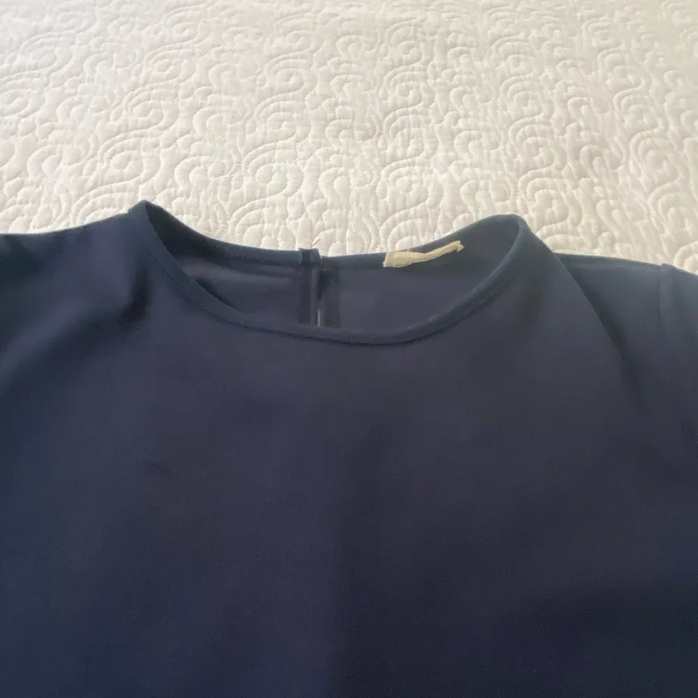 Les Amis Shift Dress Navy Short Ruffle Sleeves Minimalist Size L Fits like a M Blue Size L - Image 5