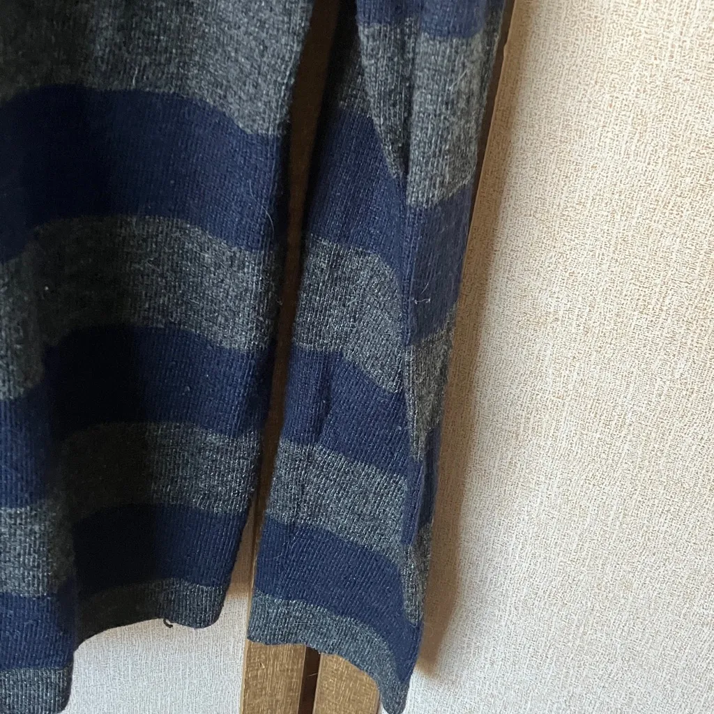 Forever 21  Charcoal Knit Top junior large - Image 12