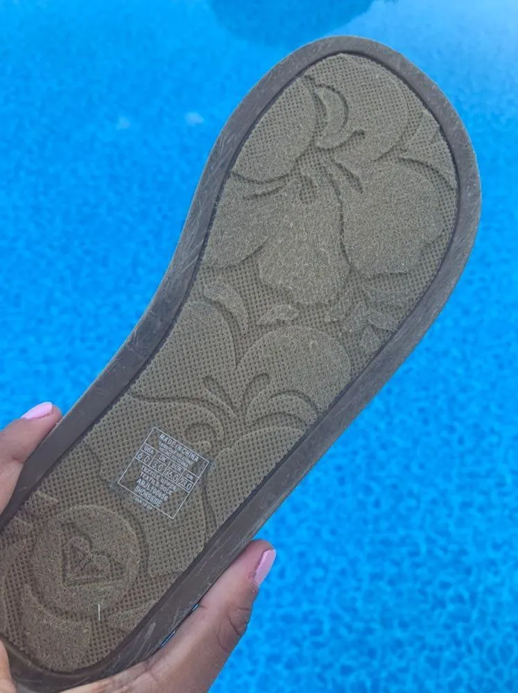 Roxy Sandals Never Worn - Image 2