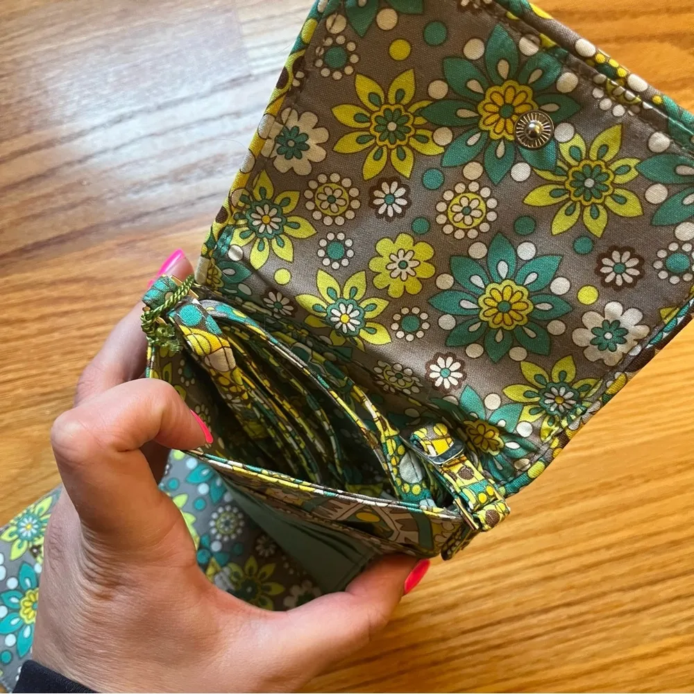 Vera Bradley tiny traveller in lemon parfait - Image 2