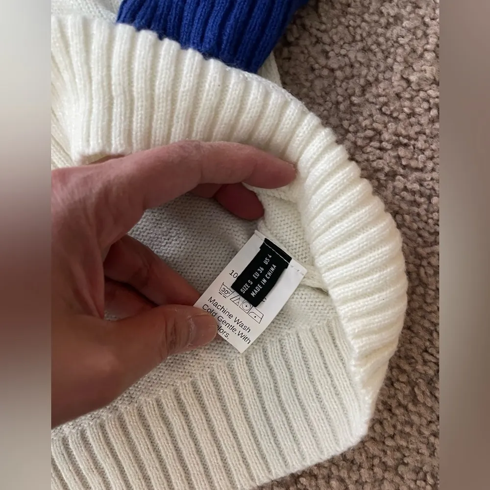 Women's SHEIN pullover crewneck NY knitted white/blue sweater - Image 9