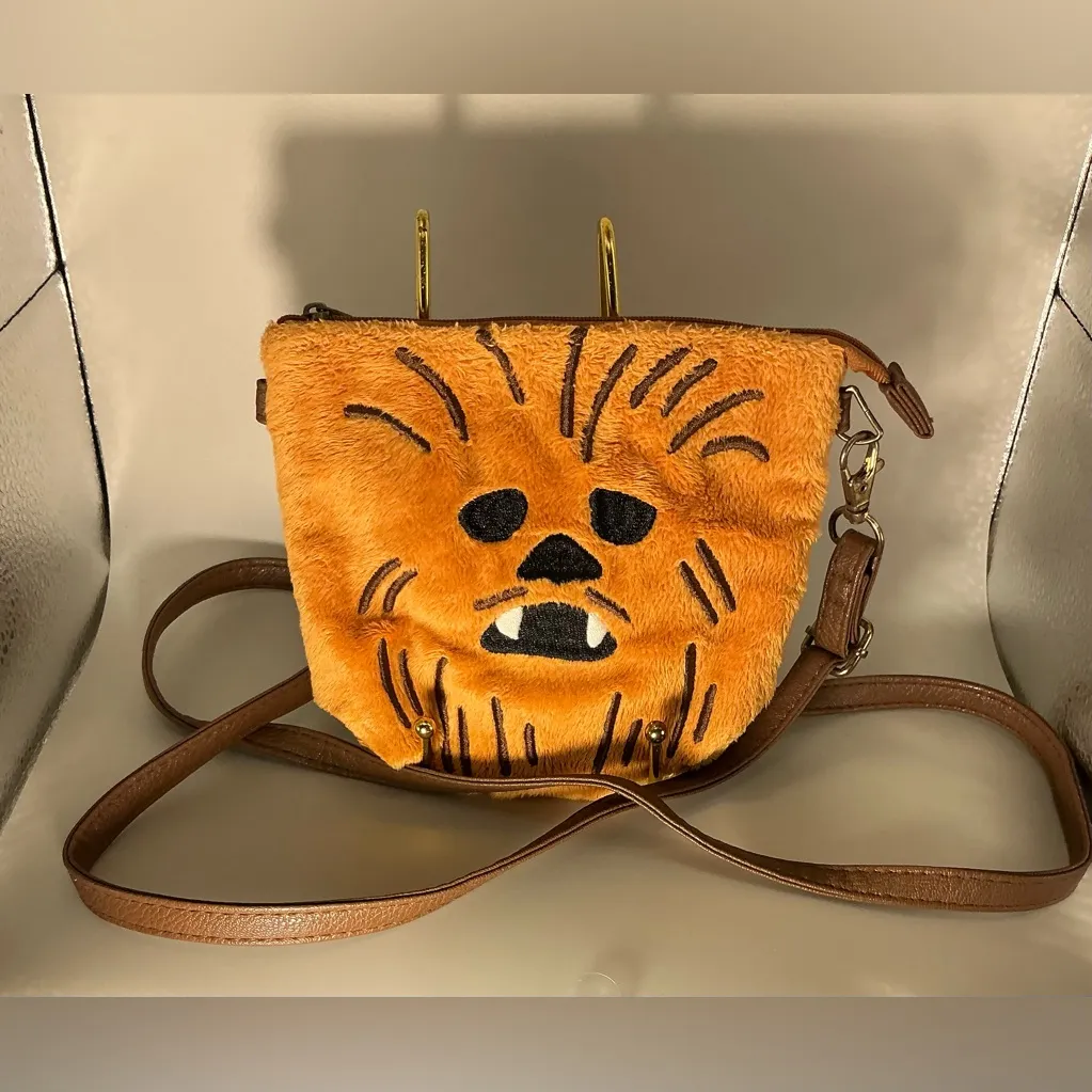 Modern Vintage Star Wars The Disney Store Chewbacca Lightweight Crossbody ID Bag - Image 2