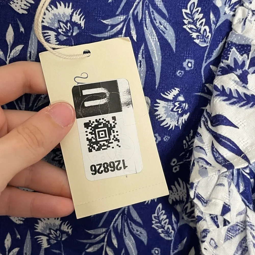 Universal Thread NWT Blue Ruffle Shoulder Floral Blouse XS - Image 4