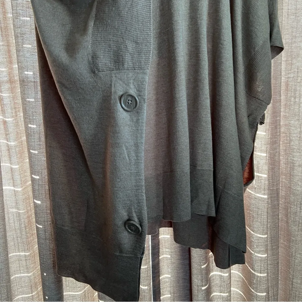 Fever Tan V Neck Side Button Poncho Style Sweater Size Large - Image 12