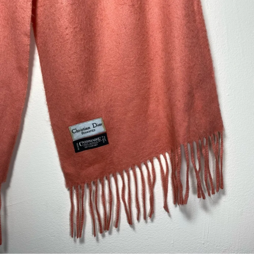 Echarpes | Vintage Acryllic Scarf with Fringe in Salmon/Pink - Image 8